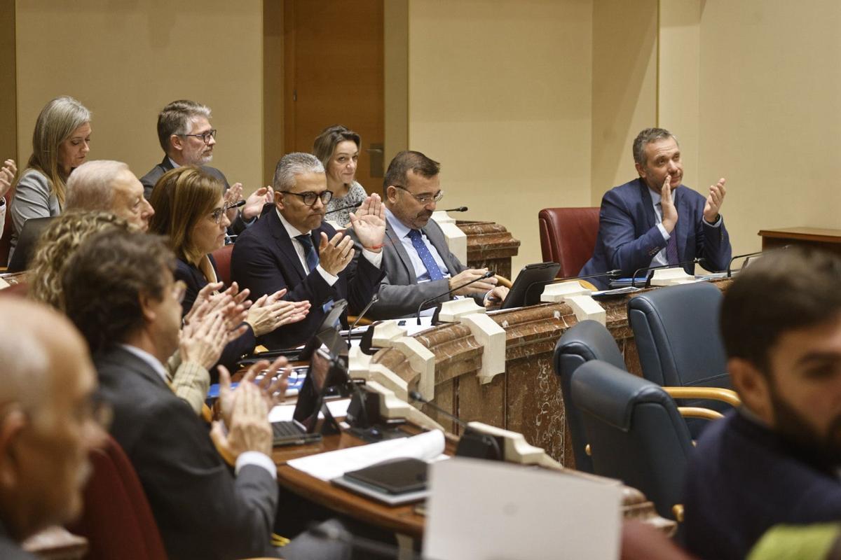 Aplausos de la bancada del PP.