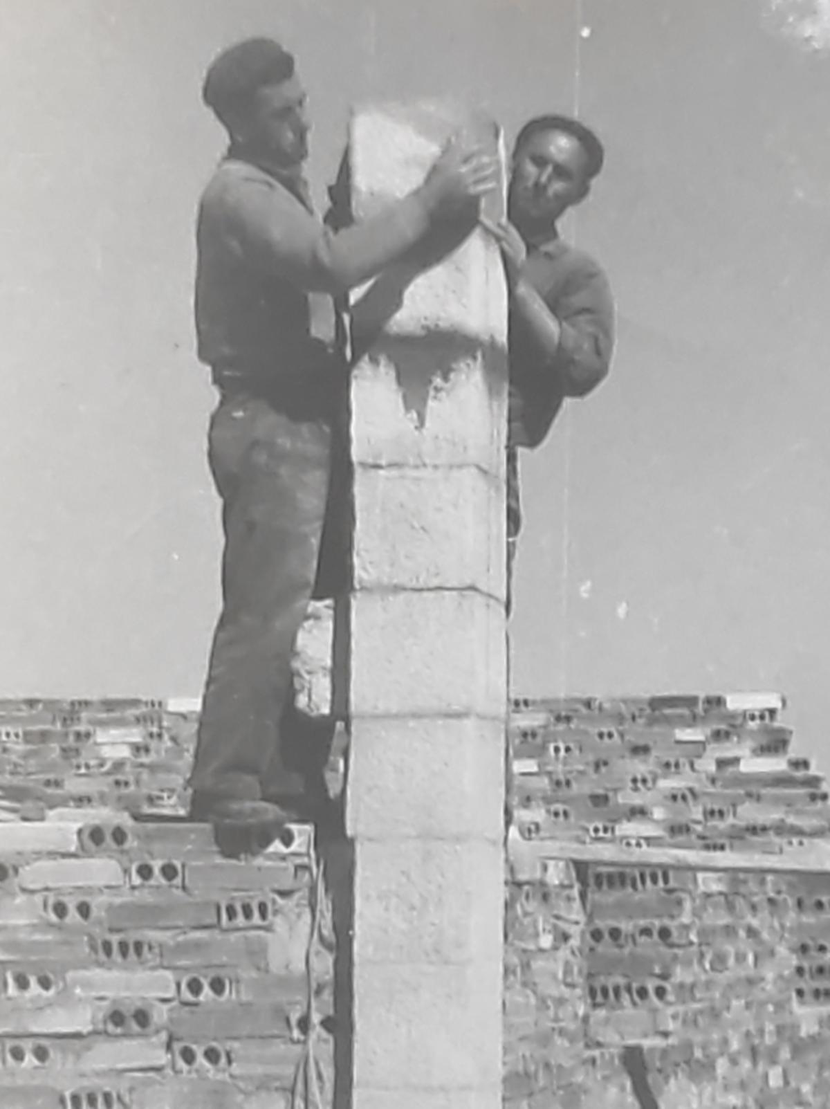 Paco o canteiro exercendo no oficio.