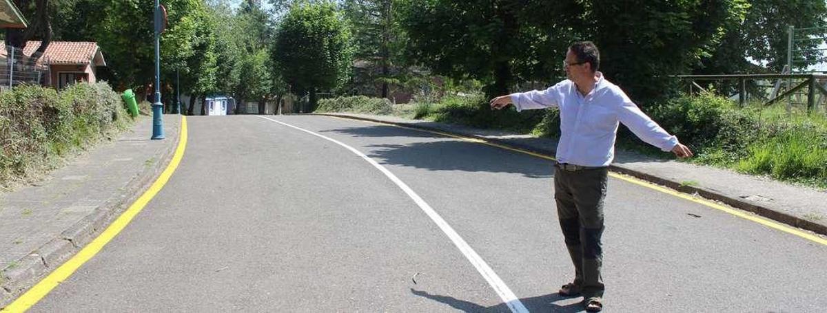 El doble sentido del tráfico en la Ciudad de Perlora elimina unos 300 aparcamientos