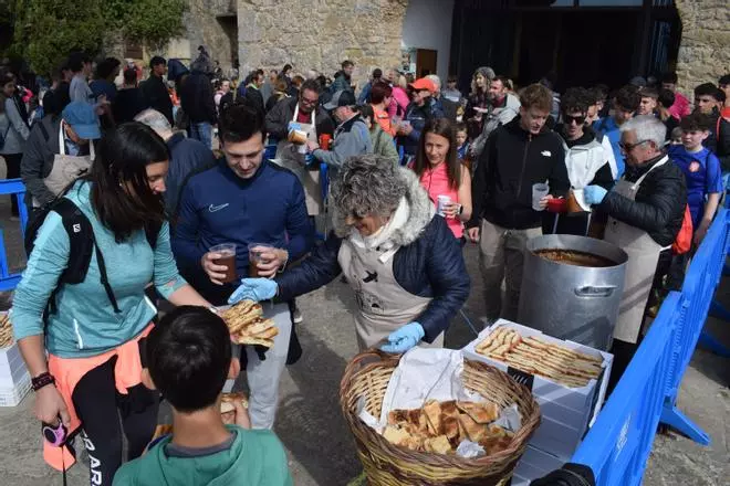 Berga manté viva la tradició de pujar a Queralt, amb la xocolatada com a reclam