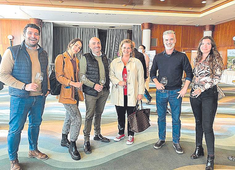 Carlos Castillo, Guillermina Bray, Pedro Fernández, Isabel Mut, Juan Mut y Anabel Díaz.