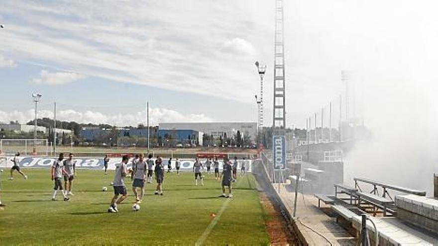 El Valencia Mestalla celebró la permanencia con tracas