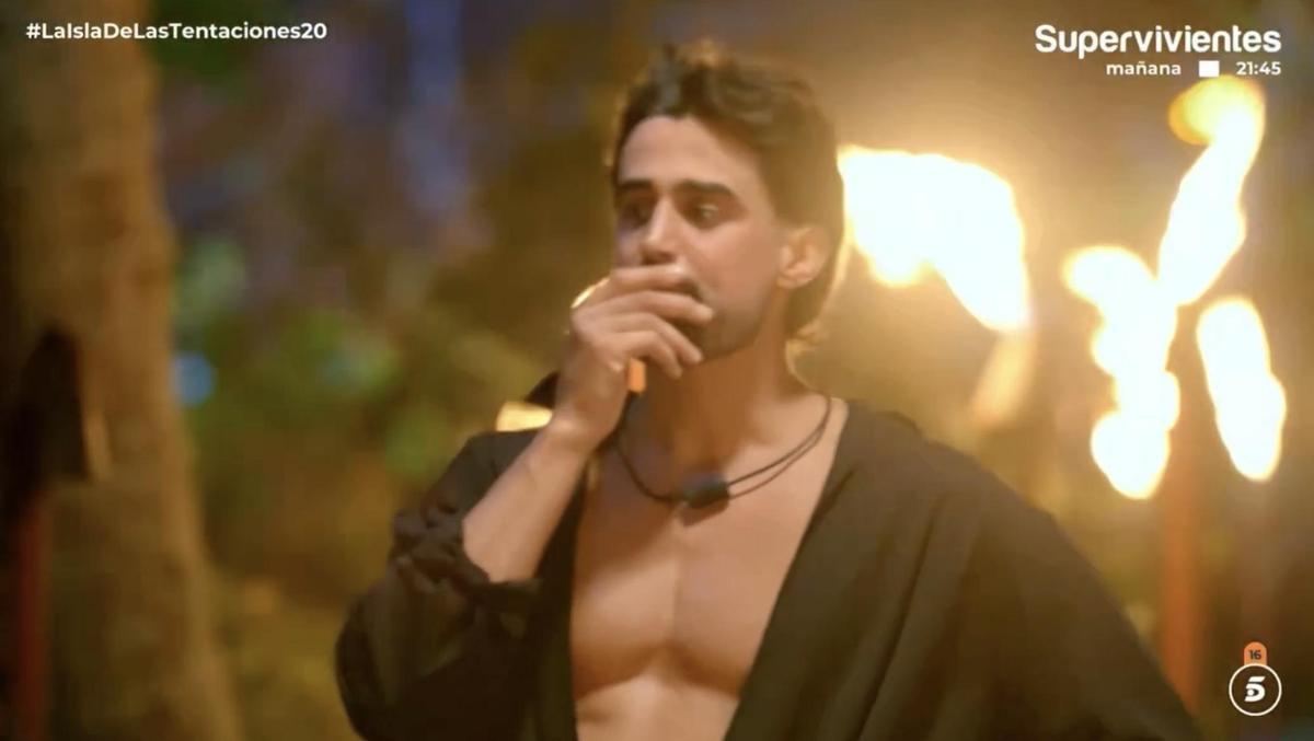 Lucas ha acabado la hoguera mixta destrozado por las imágenes de Yuli