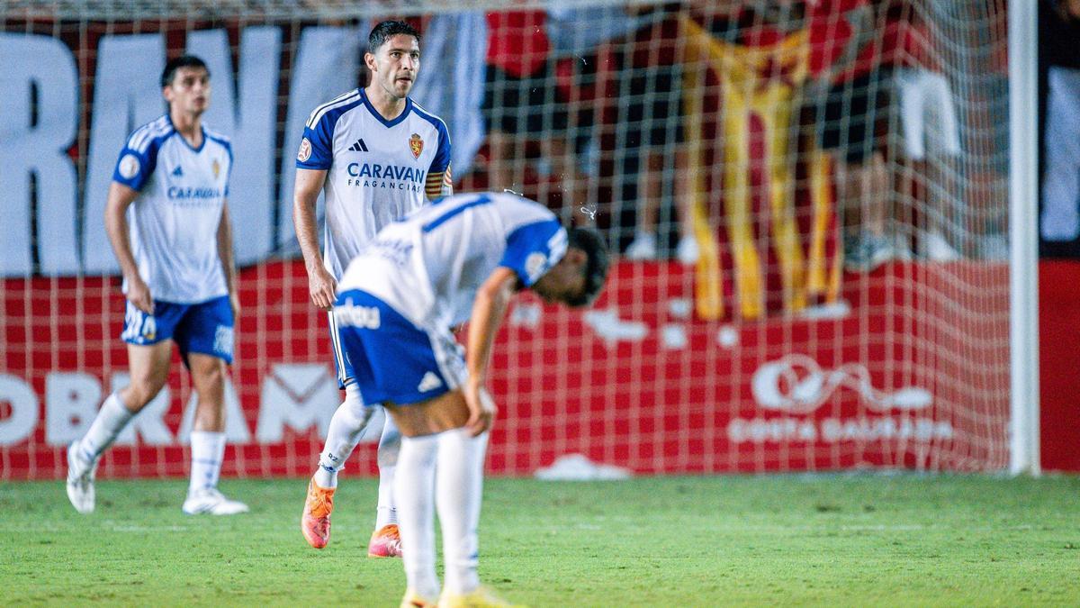 Tobajas, en primer plano, Tachi y Barrachina, tras el 2-0 en Tarragona.