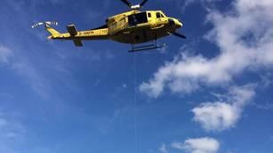 Un momento del rescate del hombre herido en Calp.