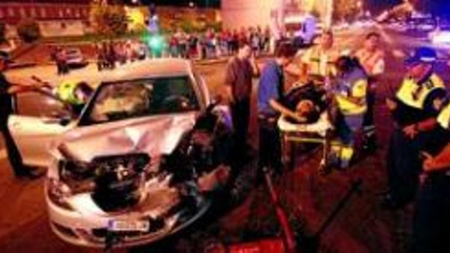 Dos coches implicados en un accidente en la avenida Héroes de Baler