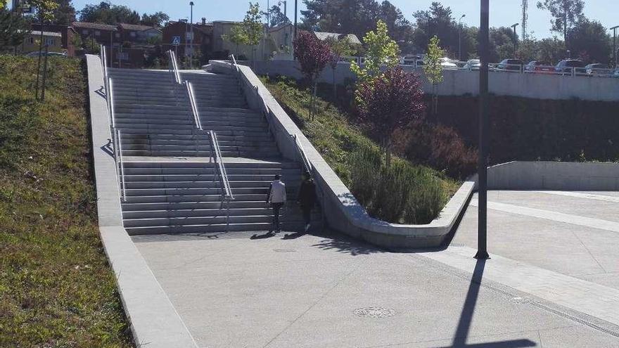 Escaleras entre hospitalización y el aparcamiento.