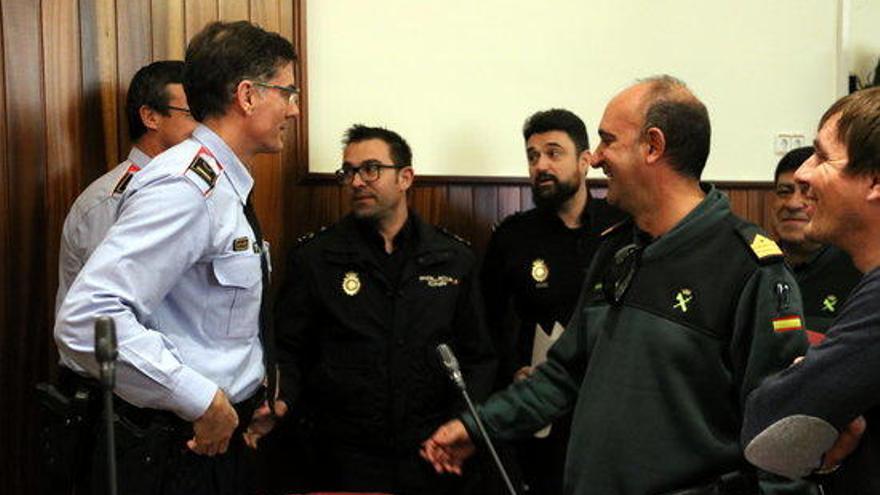 Representants dels Mossos, de la policia espanyola i de la Guàrdia Civil a la junta de seguretat de Figueres