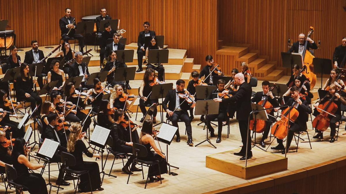 Un momento de la actuación de la orquesta de Rafelbunyol.