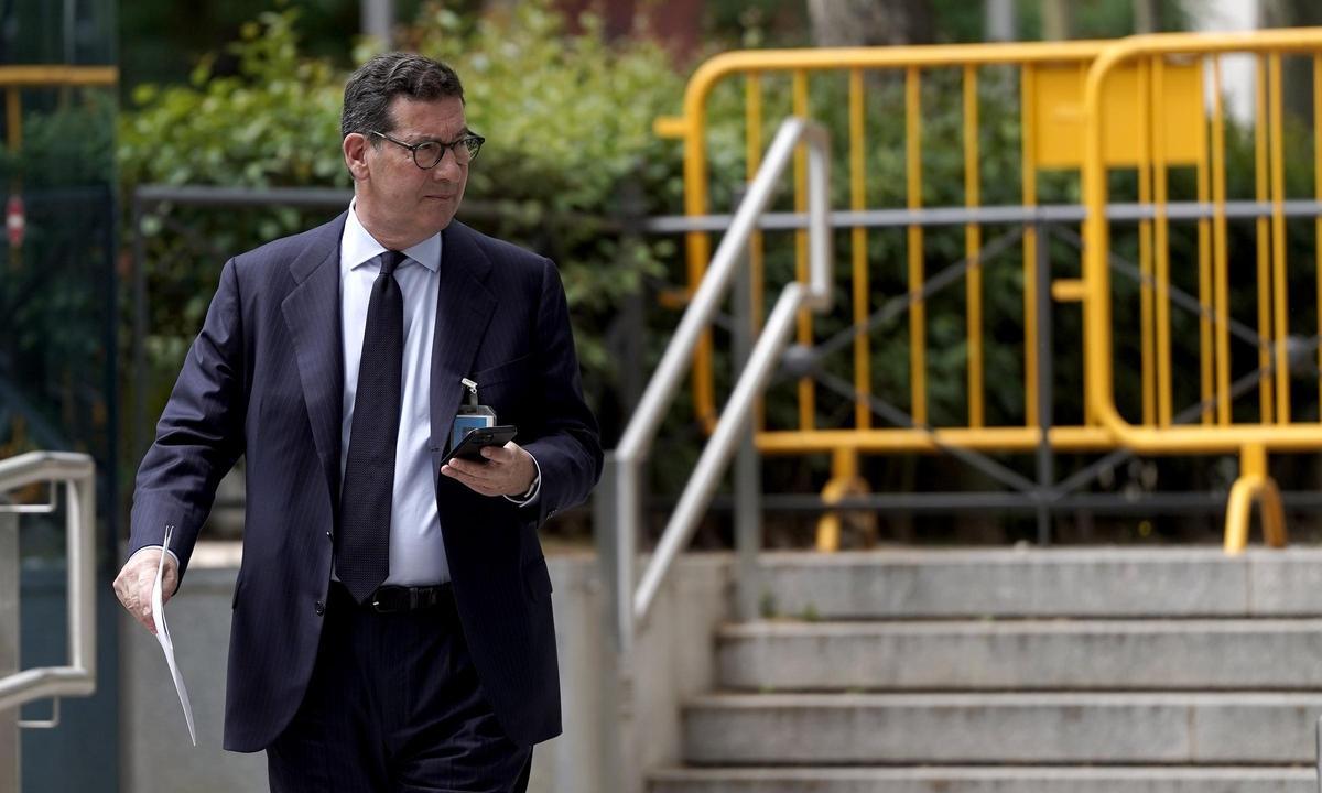 El abogado Javier Iglesias, a la salida de la Audiencia Nacional.