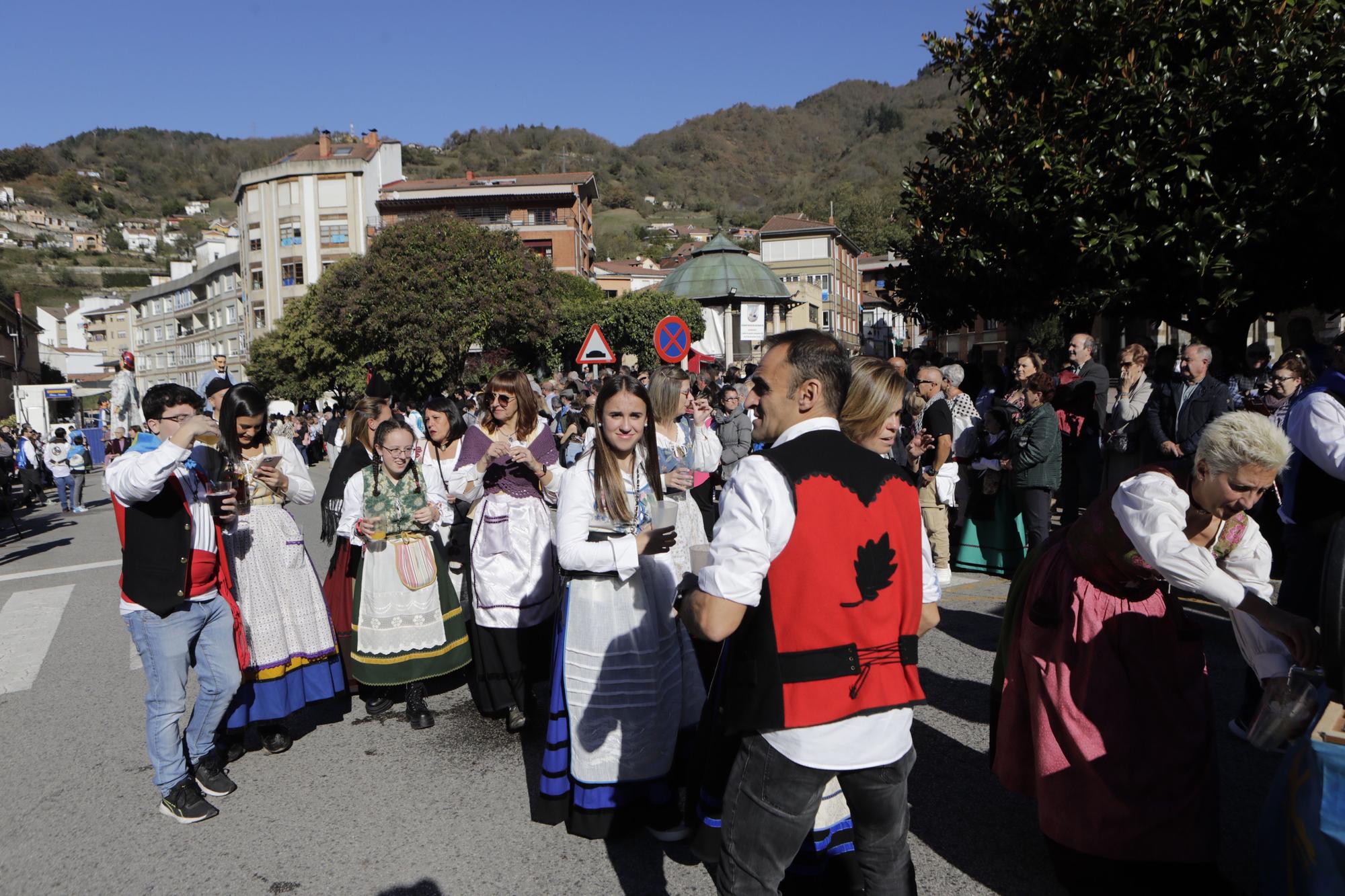 EN IMÁGENES: La localidad allerana de Moreda celebra San Martín, la fiesta de los Humanitarios