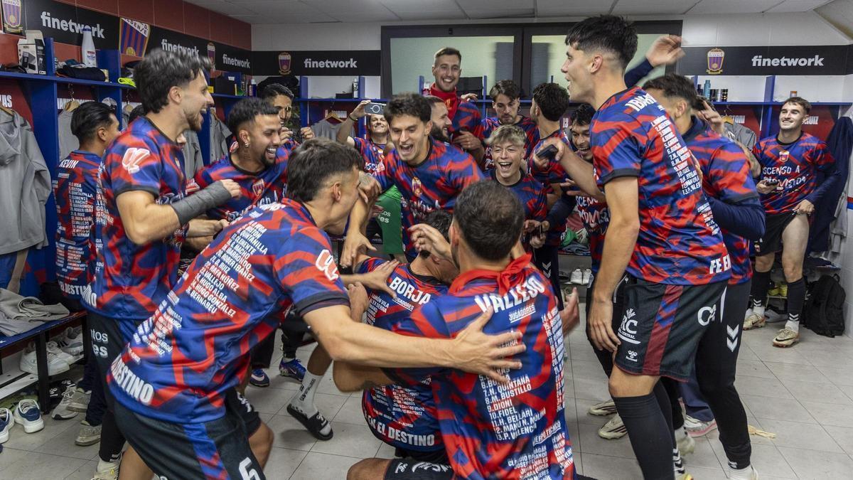 El Eldense tiene al menos 14 jugadores con contrato para su regreso a Segunda
