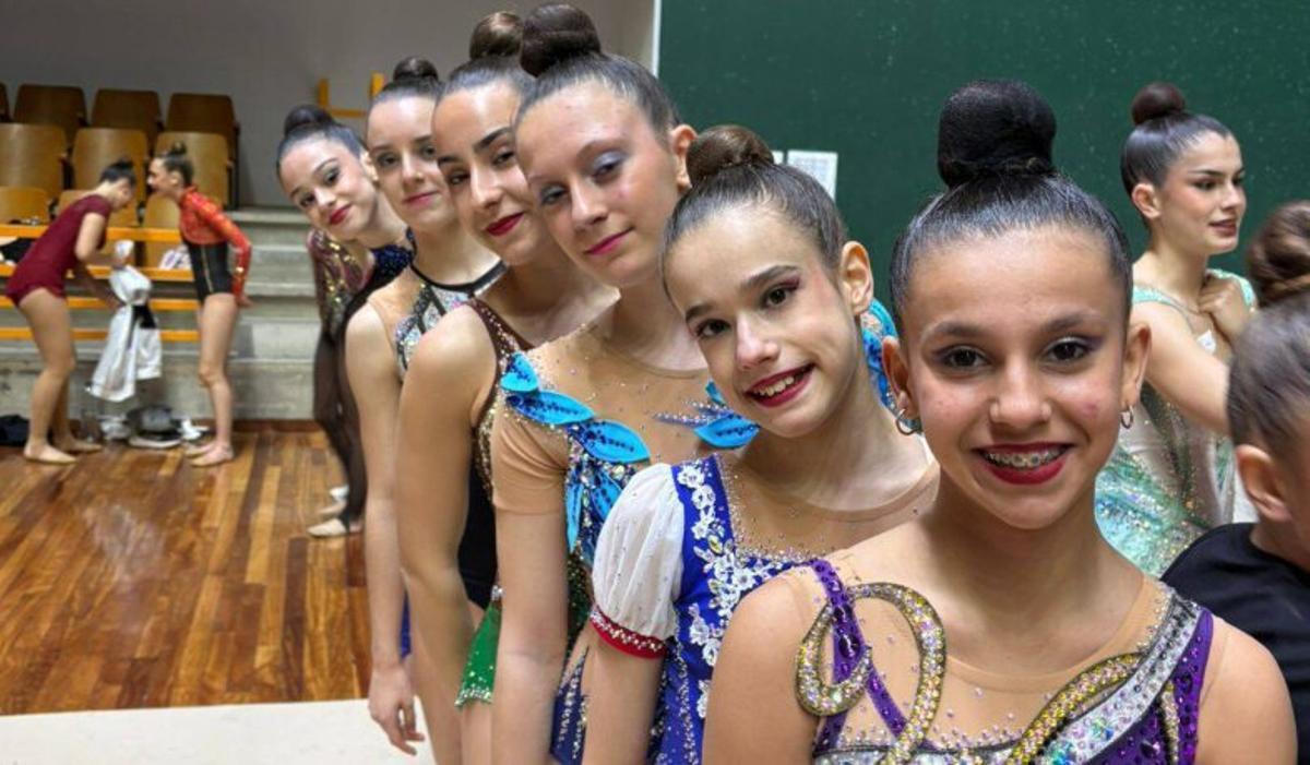 De atrás adelante, Carmen Rey, Esther Menéndez, Raquel García, Alba González, Sofía Lombao y Noa Alonso.