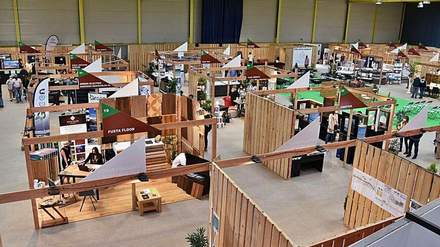 Els prop de 30 estands de la fira Expohàbitat. | AJUNTAMENT DE CALONGE