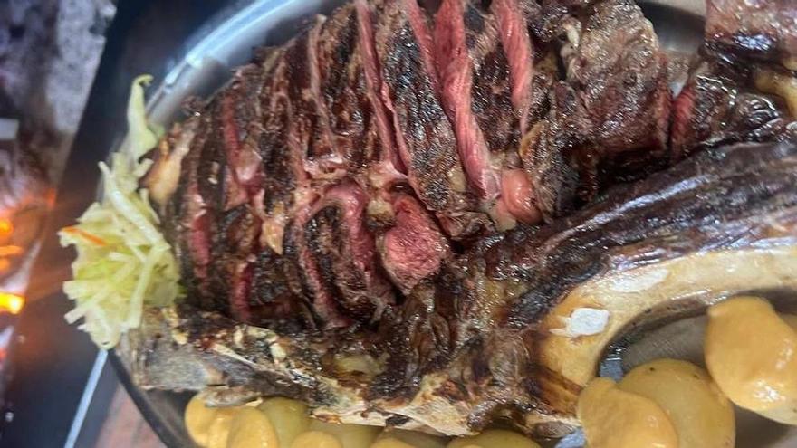 Se habla de este restaurante en todas partes: tiene pan calentito, queso ahumado, carnes a la brasa y un postre que nunca decepciona