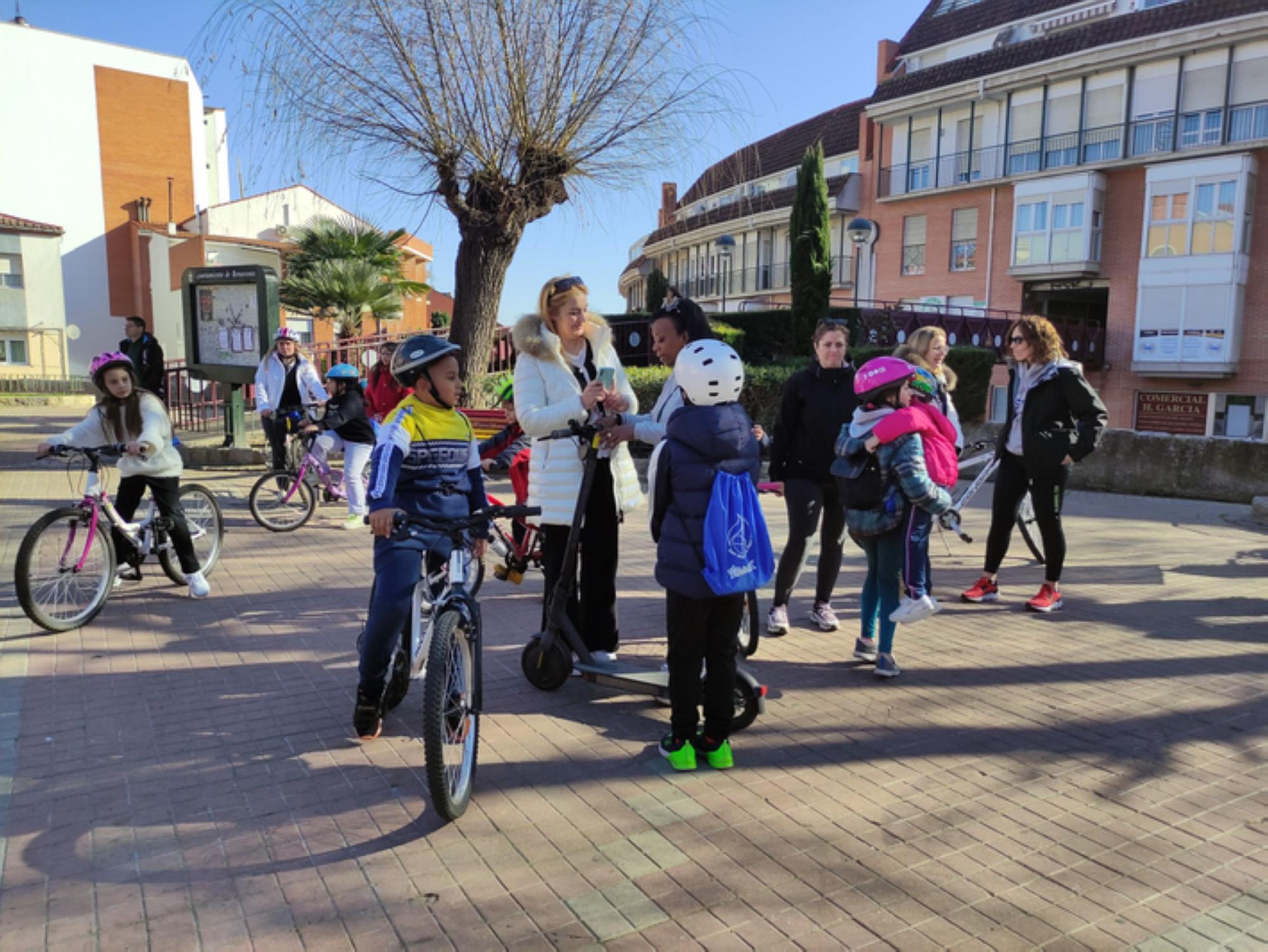 Así de bien lo pasan en la IV Marcha Cicloturista, del colegio San Vicente de Paúl de Benavente