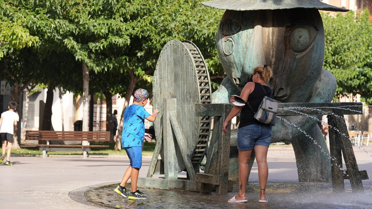 El calor resulta sofocante en numerosos puntos de la provincia de Castellón, también por las noches, registrando inusuales valores tropicales en la zona.