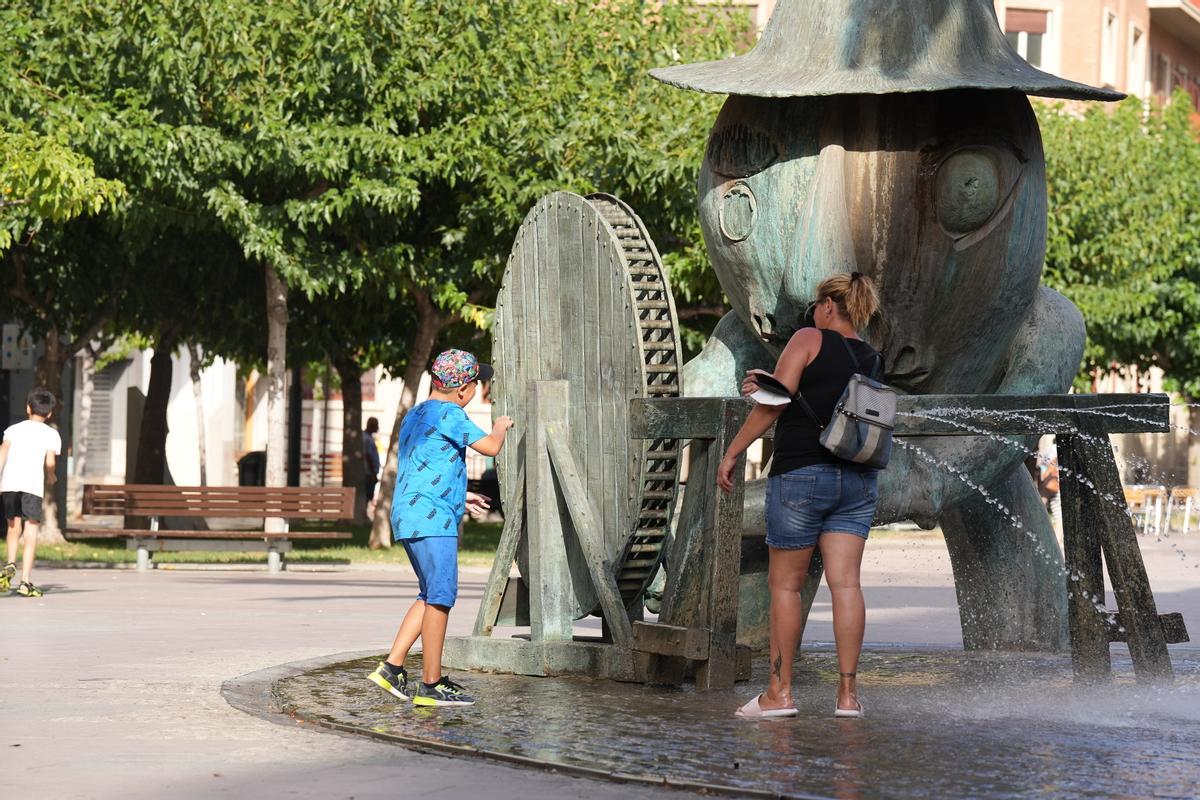 El calor resulta sofocante en numerosos puntos de la provincia de Castellón, también por las noches, registrando inusuales valores tropicales en la zona.