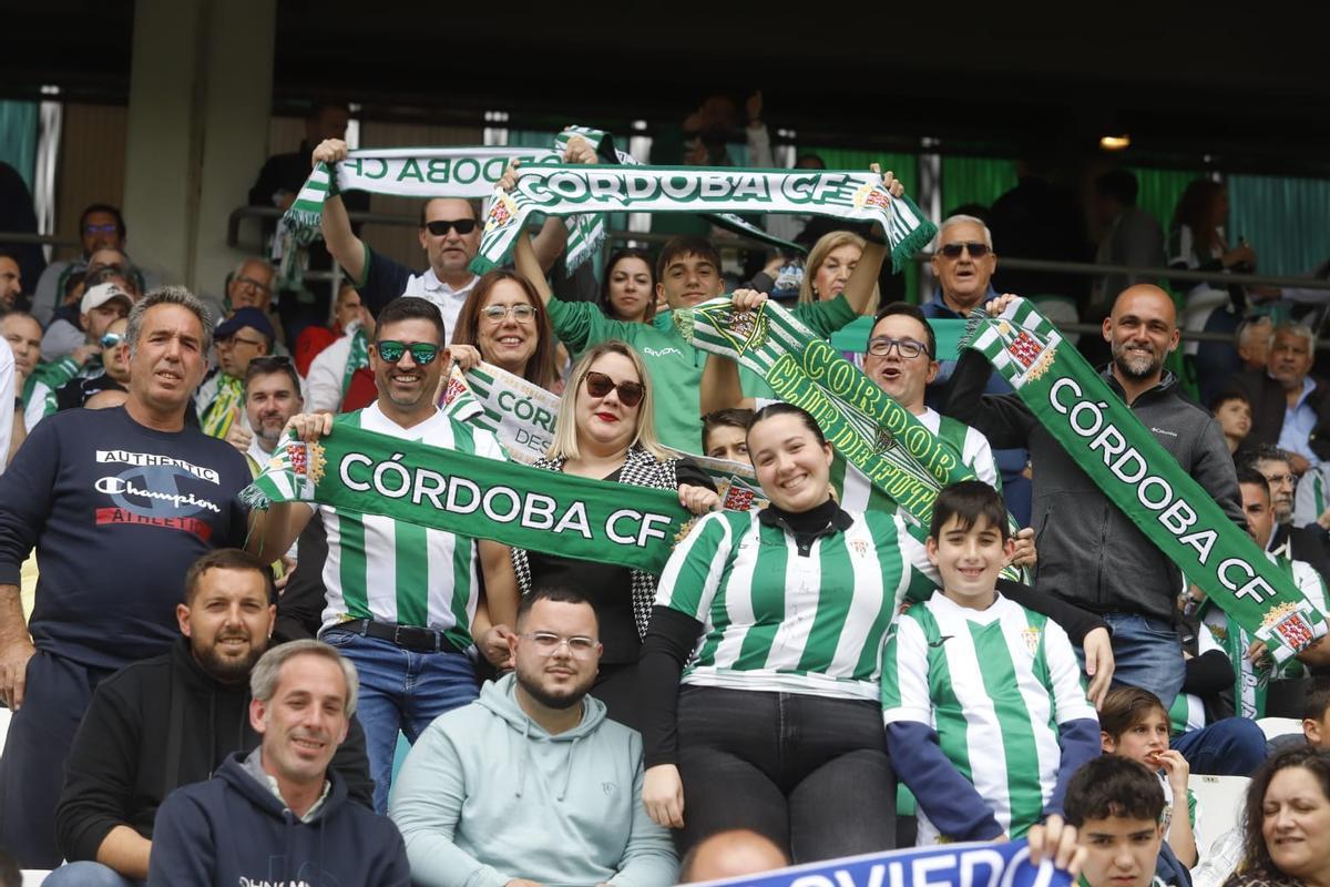 Mucho ambiente en la grada de El Arcángel.