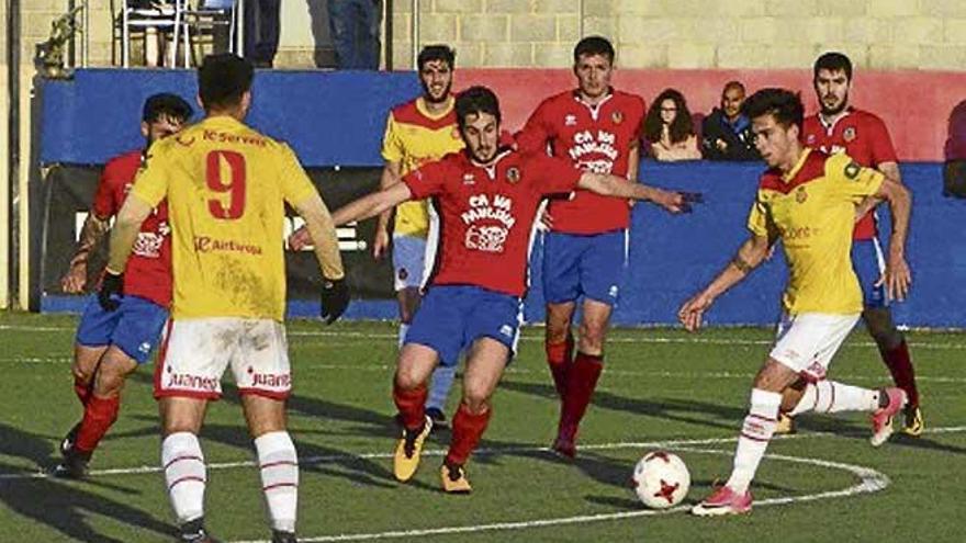 El encuentro entre Collerense y Mallorca B fue muy disputado.