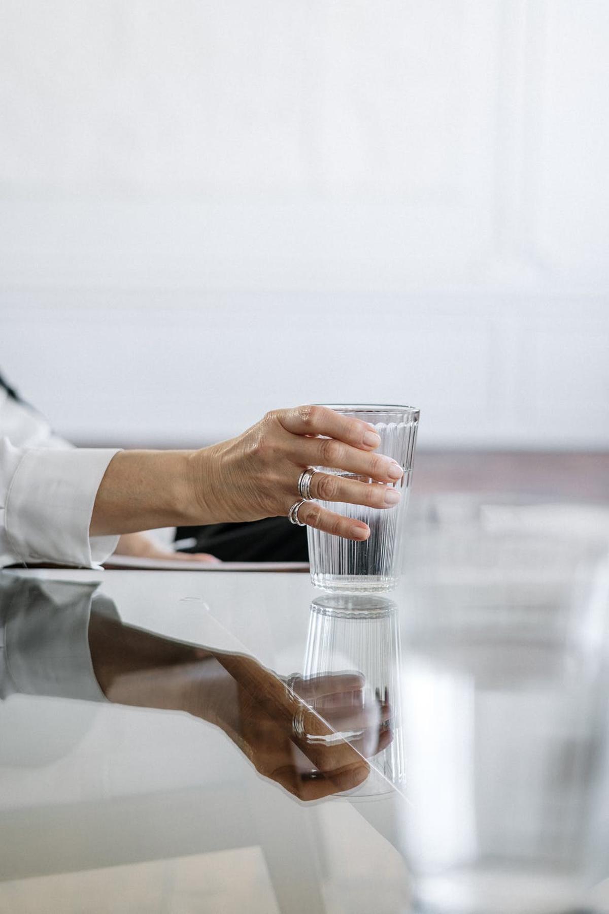 Beber agua, pero no en exceso