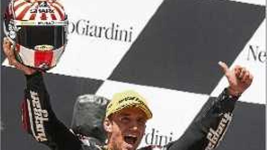 Johann Zarco celebra el seu triomf a Moto2.