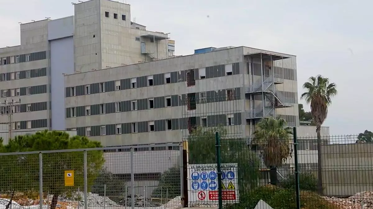 El viejo hospital de Son Dureta de Palma quedará reducido a 70.000 toneladas de escombros