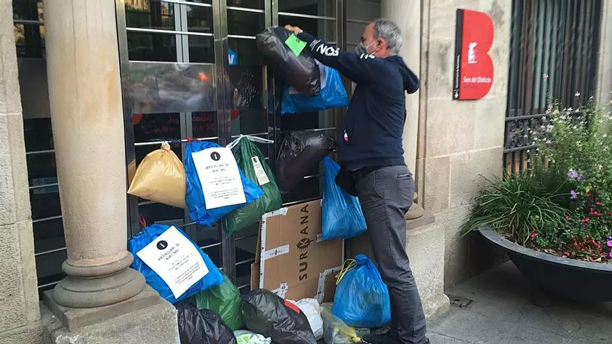 Concentración en Sant Andreu contra el sistema Porta a Porta de recogida de basuras