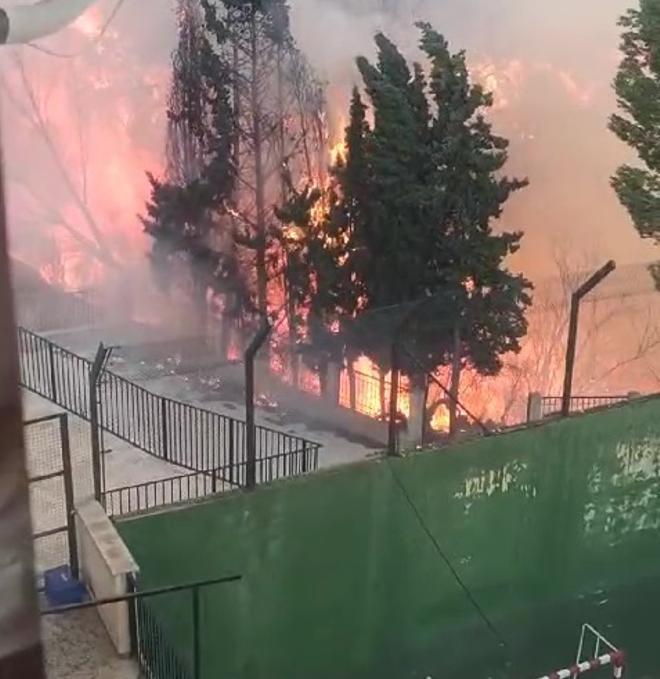 Un incendio descontrolado azota a la Vall d'Albaida y la Safor