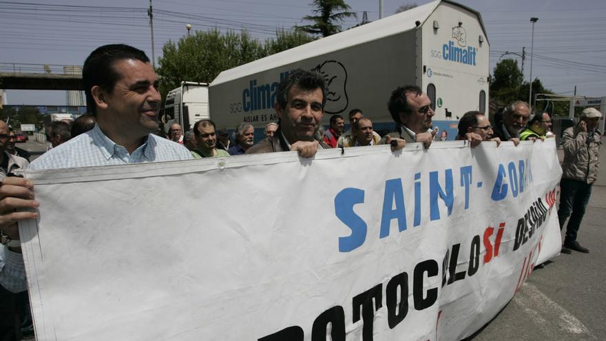 Los trabajadores de Saint-Gobain acuerdan ponerse en huelga para parar los despidos