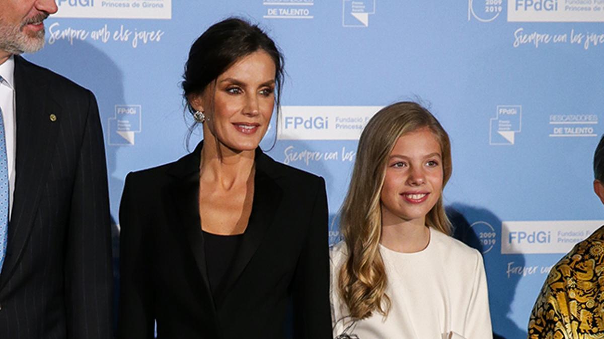 La infanta Sofía junto a su madre la reina Letizia en los premios princesa de Girona