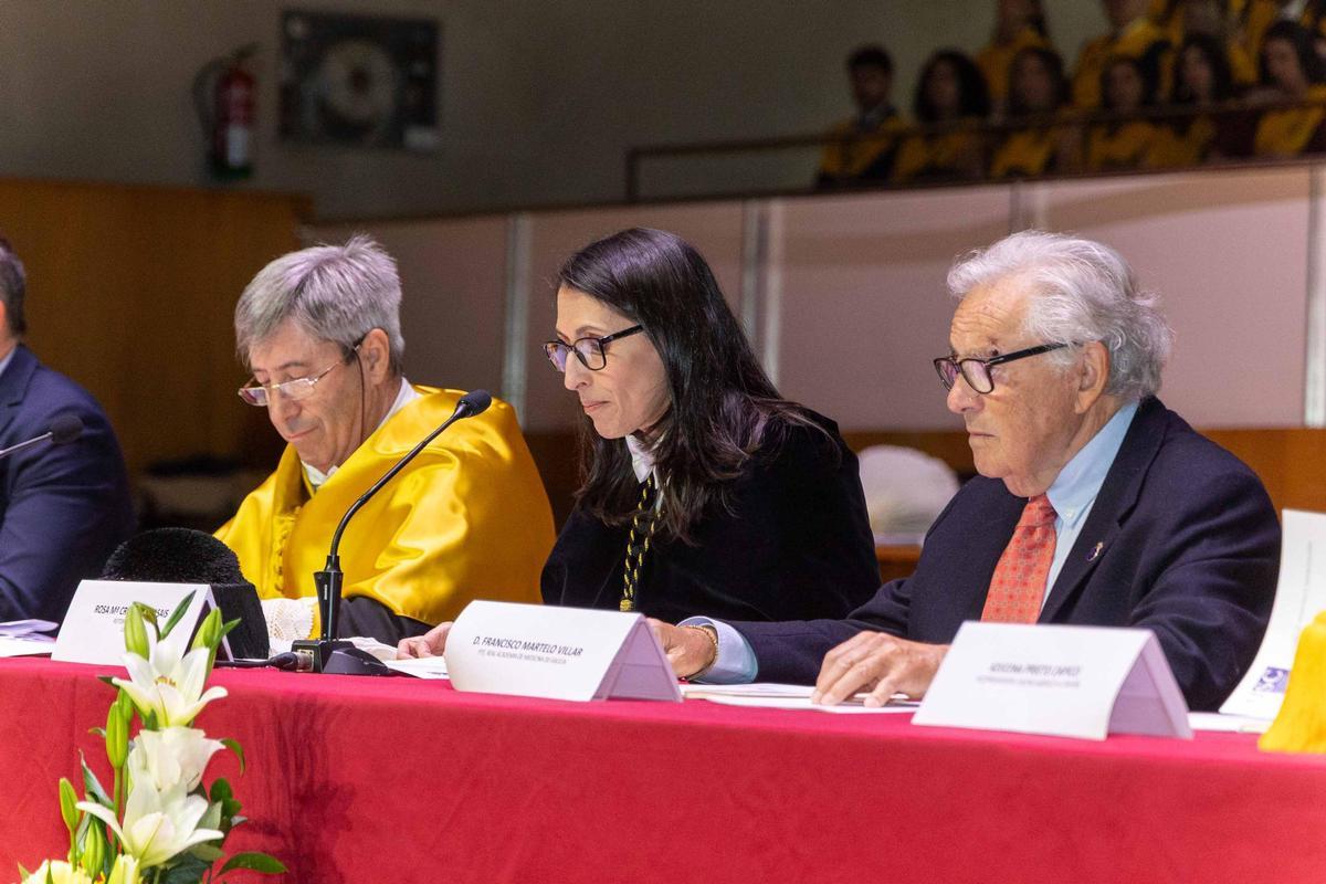 Trescientos alumnos de Medicina de la USC se gradúan con Victoria Sampayo y Andrés Soto como padrinos de la promoción Trescientos alumnos de Medicina de la USC se gradúan con Victoria Sampayo y Andrés Soto como padrinos de la promoción