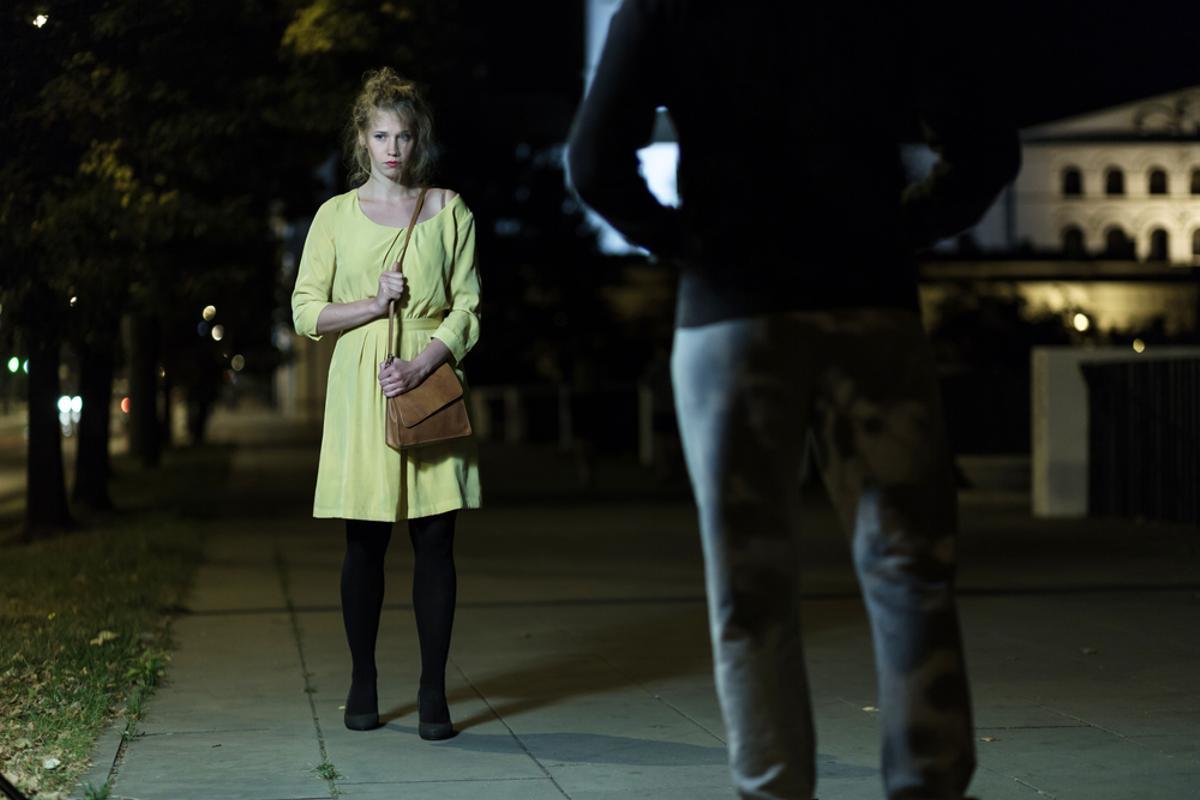 El 83% de les europees joves limita els seus moviments per por d’assalts