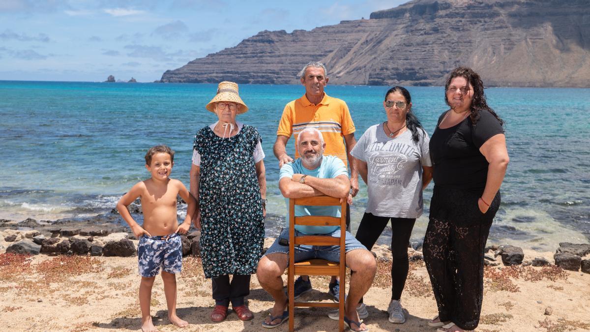 La familia Hernández Luzardo en La Graciosa.