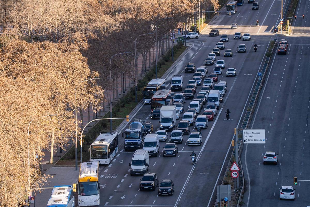 La estación de Fabra i Puig retoma la normalidad tras la reanudación del servicio de Rodalies