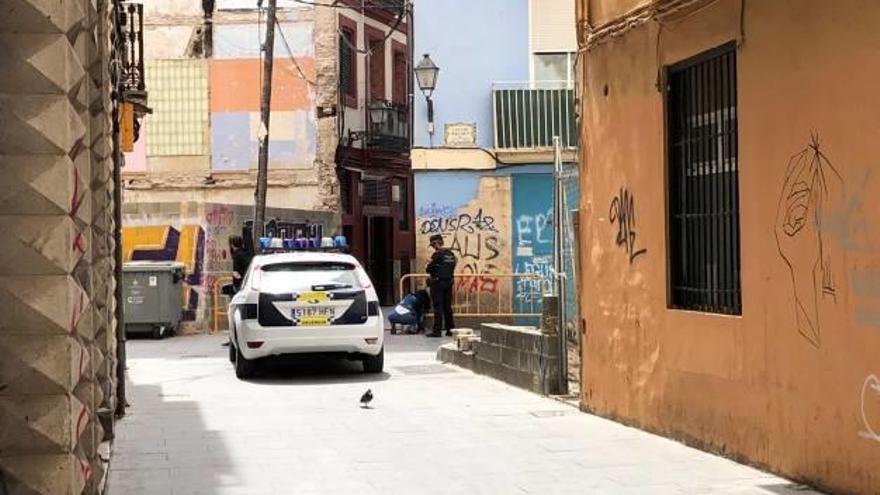 Control de la Policía Local el pasado mes en una de las entradas de la calle Viana.