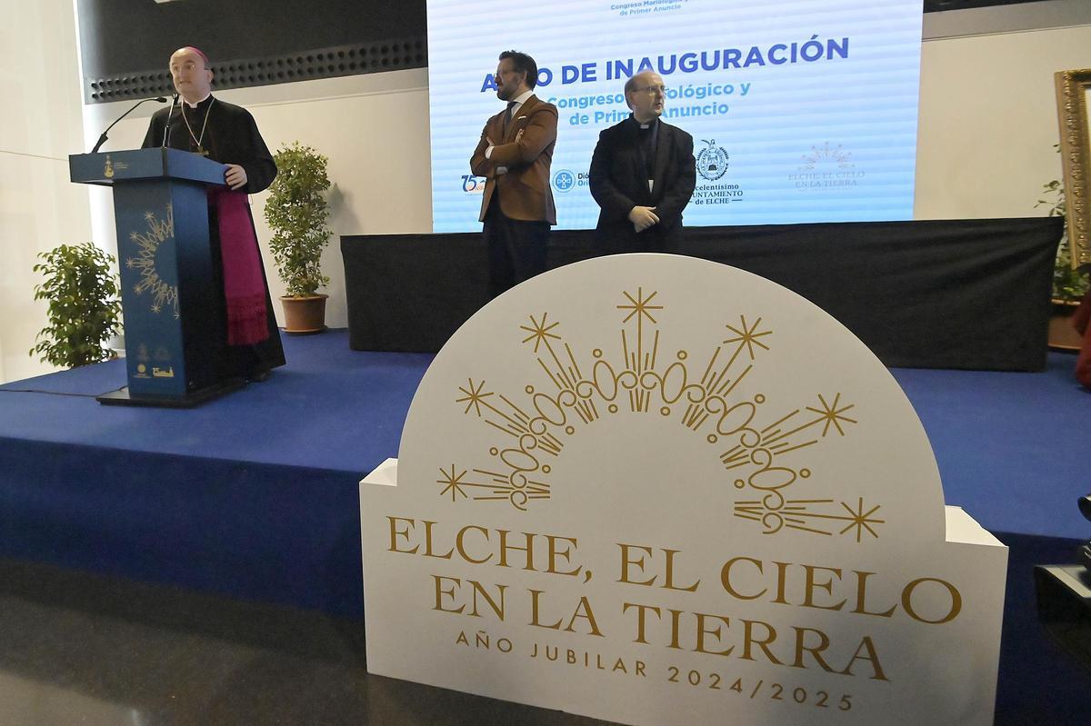 El alcalde, en la inauguración del Congreso Mariológico
