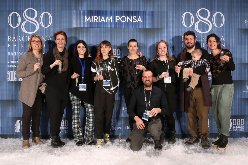 Photocall i primera fila de la desfilada de Miriam Ponsa a la 080