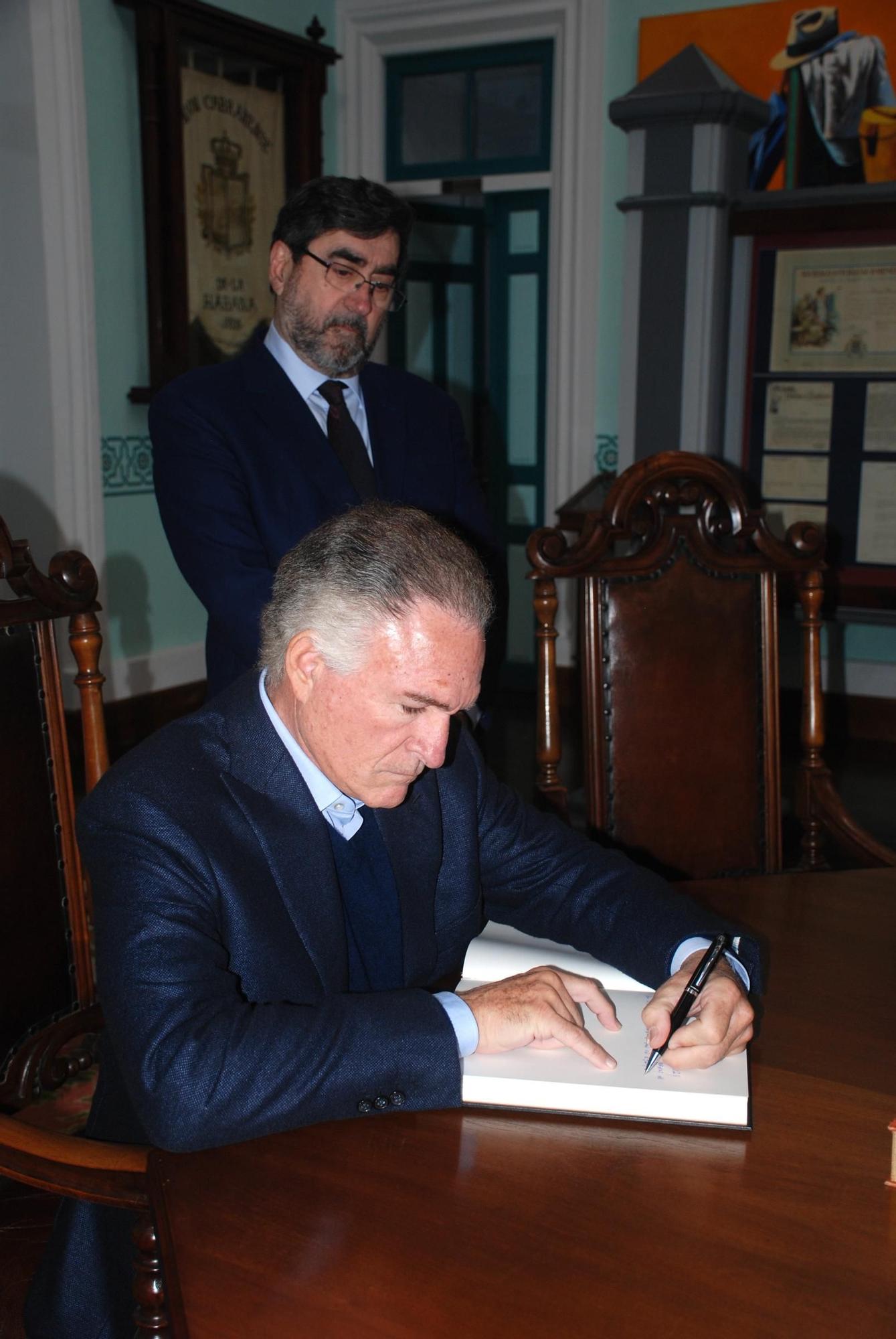 Visita de Dionisio Gutiérrez al Archivo de Indianos