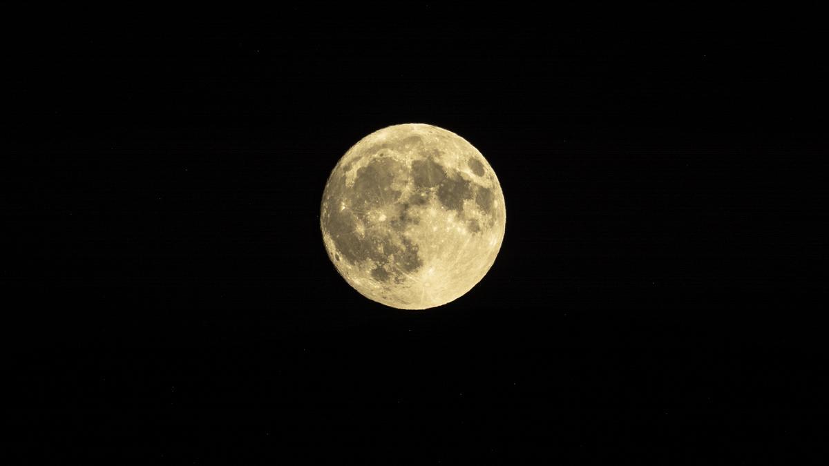 FOTOGALERÍA | La 'Luna del Ciervo' ilumina la noche de Hervás.