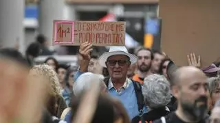 Miles de manifestantes se echan a la calle en A Coruña en demanda de una vivienda digna: "Nin casas sen xente nin xente sen casas"