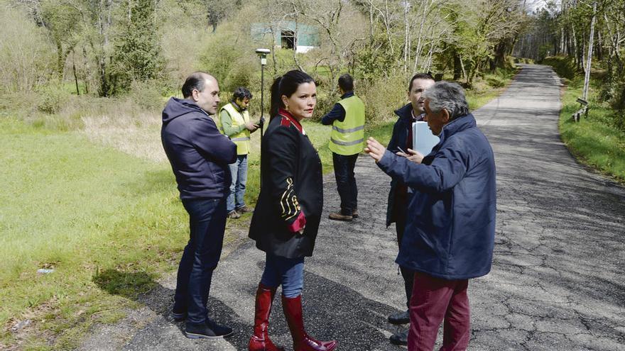 Méndez, Arévalo y Alonso comprobaron los trabajos. // FdV