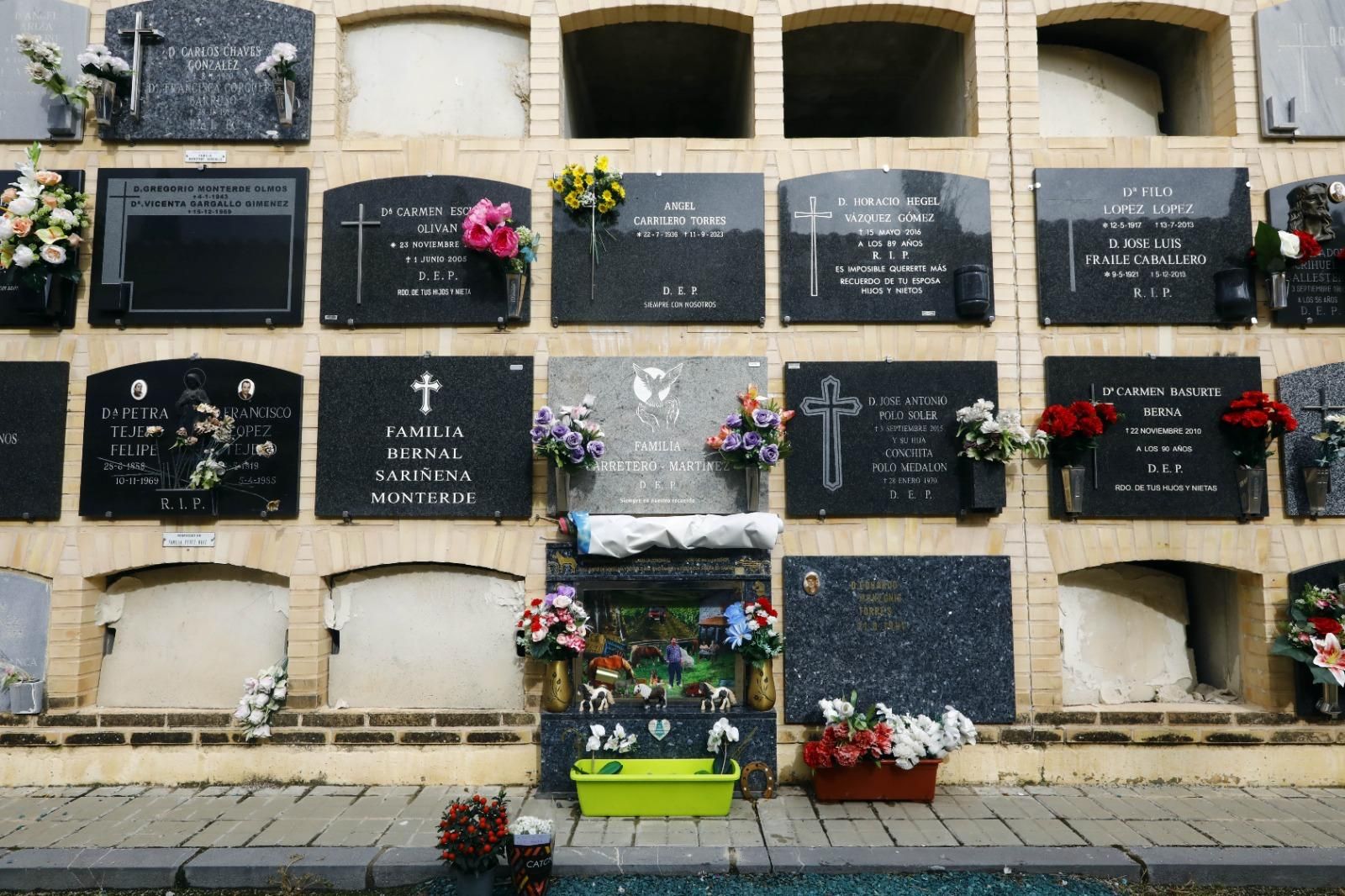 En imágenes | El cementerio de Zaragoza, un museo al aire libre que se engalana para el Día de Todos los Santos