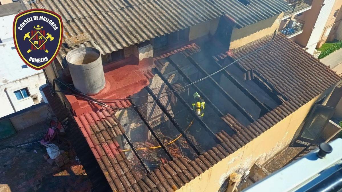 Dos heridos en un incendio en un edificio abandonado en Cala Millor