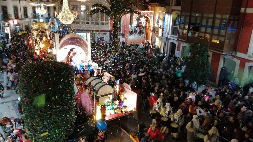 Llanes, de bote en bote