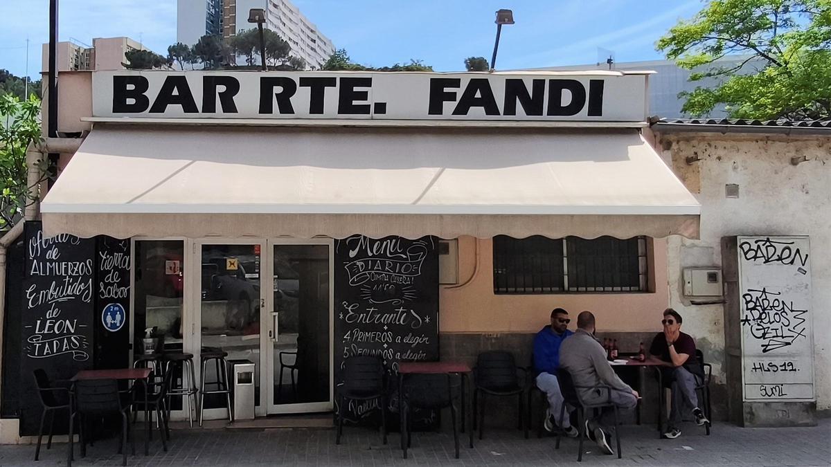 La entrada del bar restaurante Fandi.