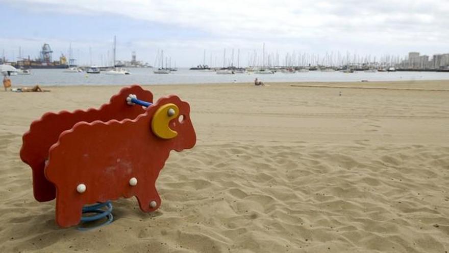 Vertido en la playa de Las Alcaravaneras (10/10/16)