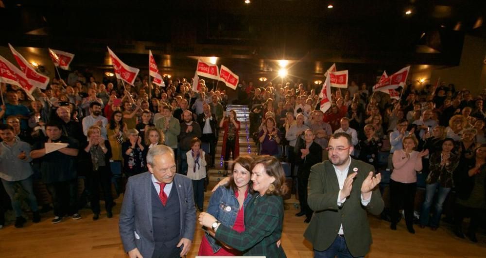 Mitin del PSOE y paseo de Carmen Calvo por Oviedo
