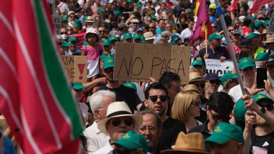 Paro general de cinco minutos en Zamora &quot;para que el tren pare&quot;