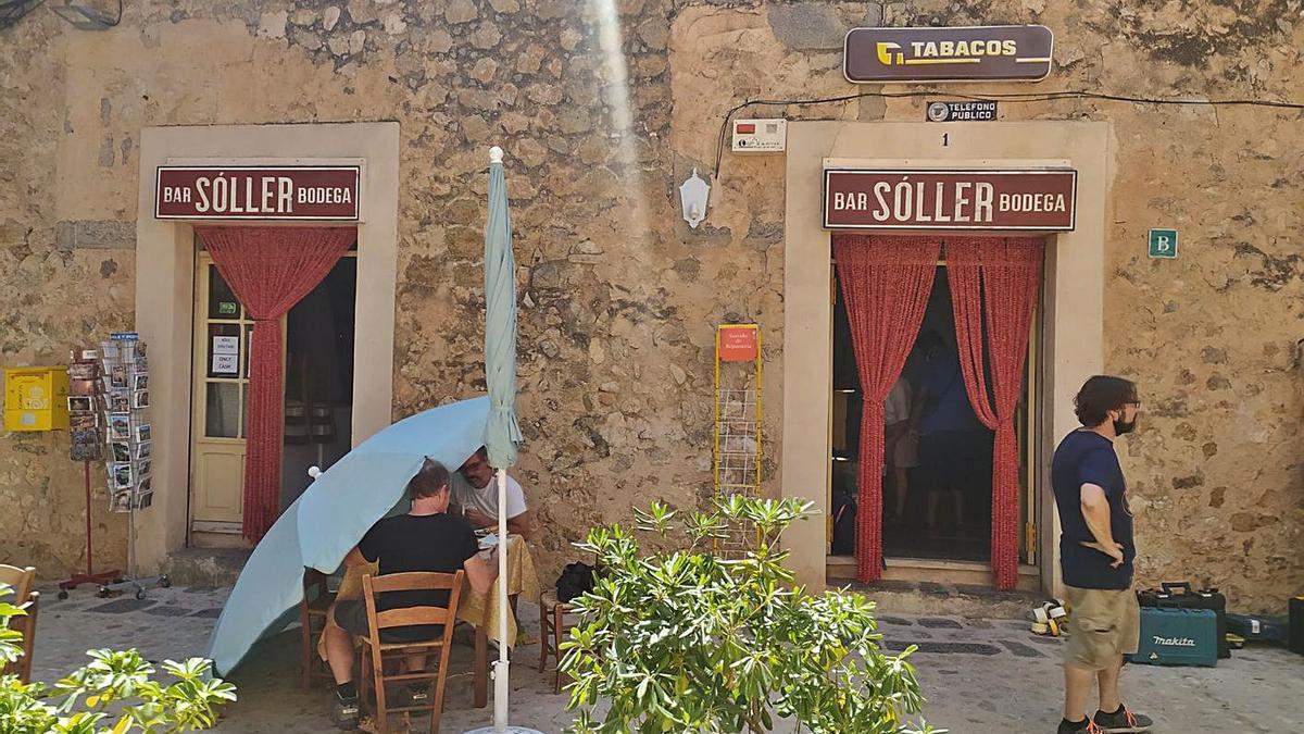 El bar de Biniaraix ha cambiado su cartel y en la ficción será Bar Sóller Bodega.